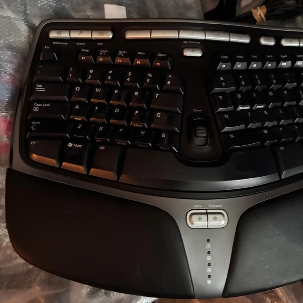 Microsoft Natural Ergonomic USB Wired Keyboard 4000 v1.0